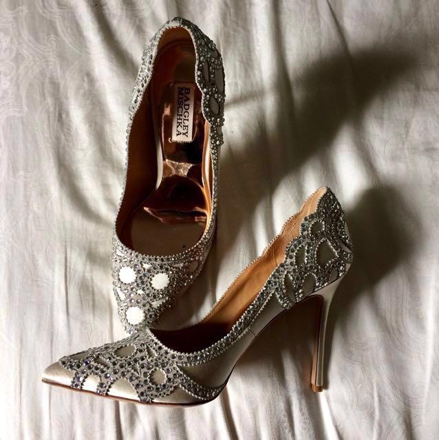 Badgley mischka rouge embellished pumps clearance