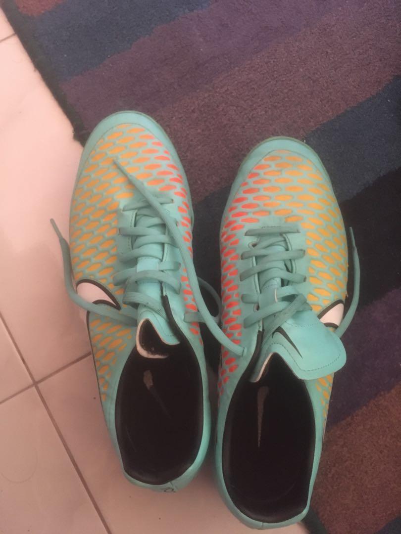 Nike Men's MagistaX Finale II TF Turf Soccer Shoe (Sz. 9.5