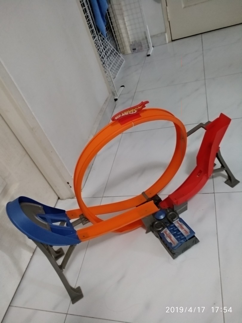 hot wheels motorised booster