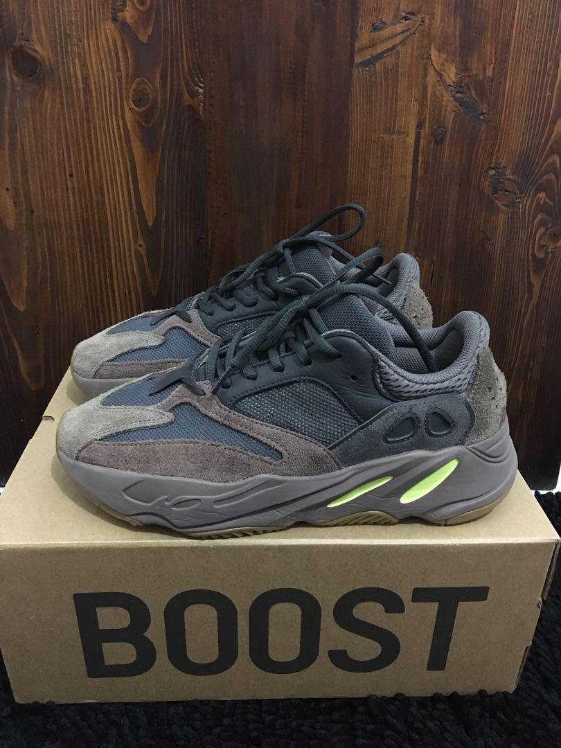 harga sepatu yeezy boost 700