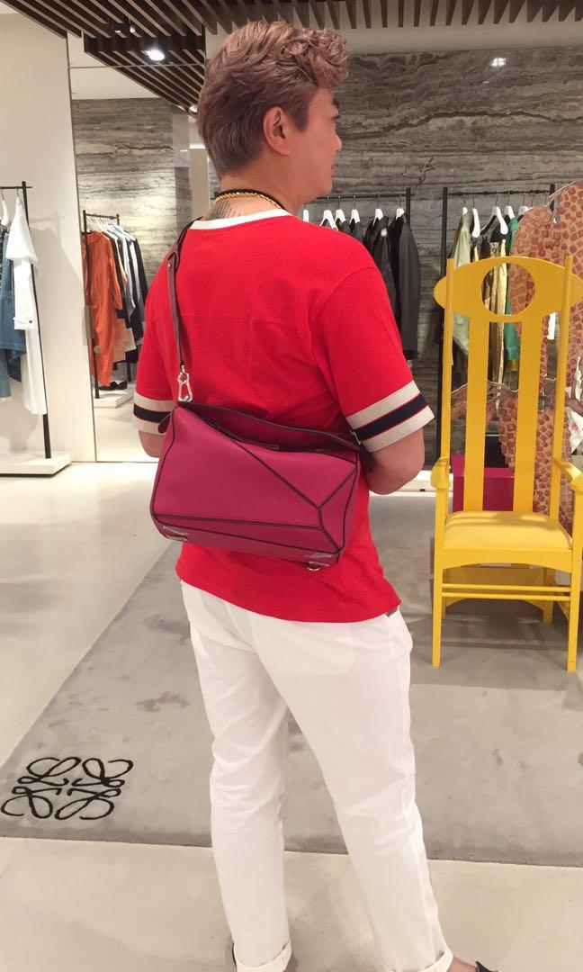 Loewe puzzle bag size M raspberry colour