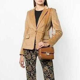 MK JAYNE SMALL TRUNK BAG ACORN SZ 19x15x5cm