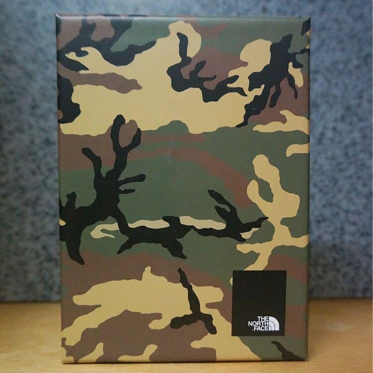 The north face top passport holder