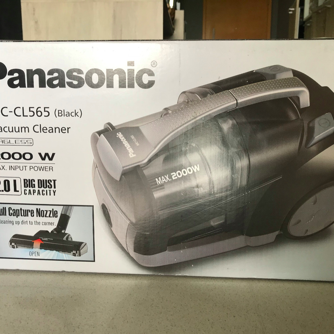 Panasonic 2000W vacuum cleaner no bags required, TV & Home Appliances