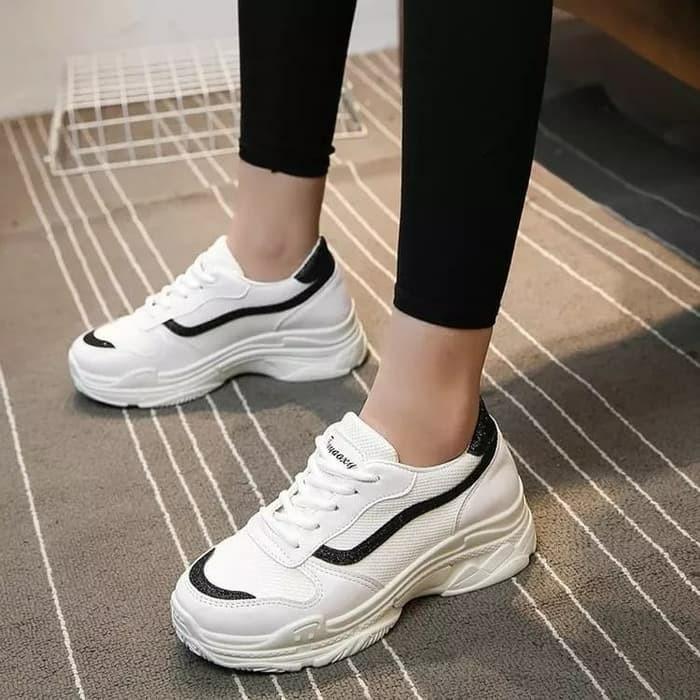 Sepatu Wanita Kets Casual Sds278 Putih List Hitam L Sepatu Sneakers Putih Sepatu Sekolah Wanita Fesyen Wanita Sepatu Di Carousell
