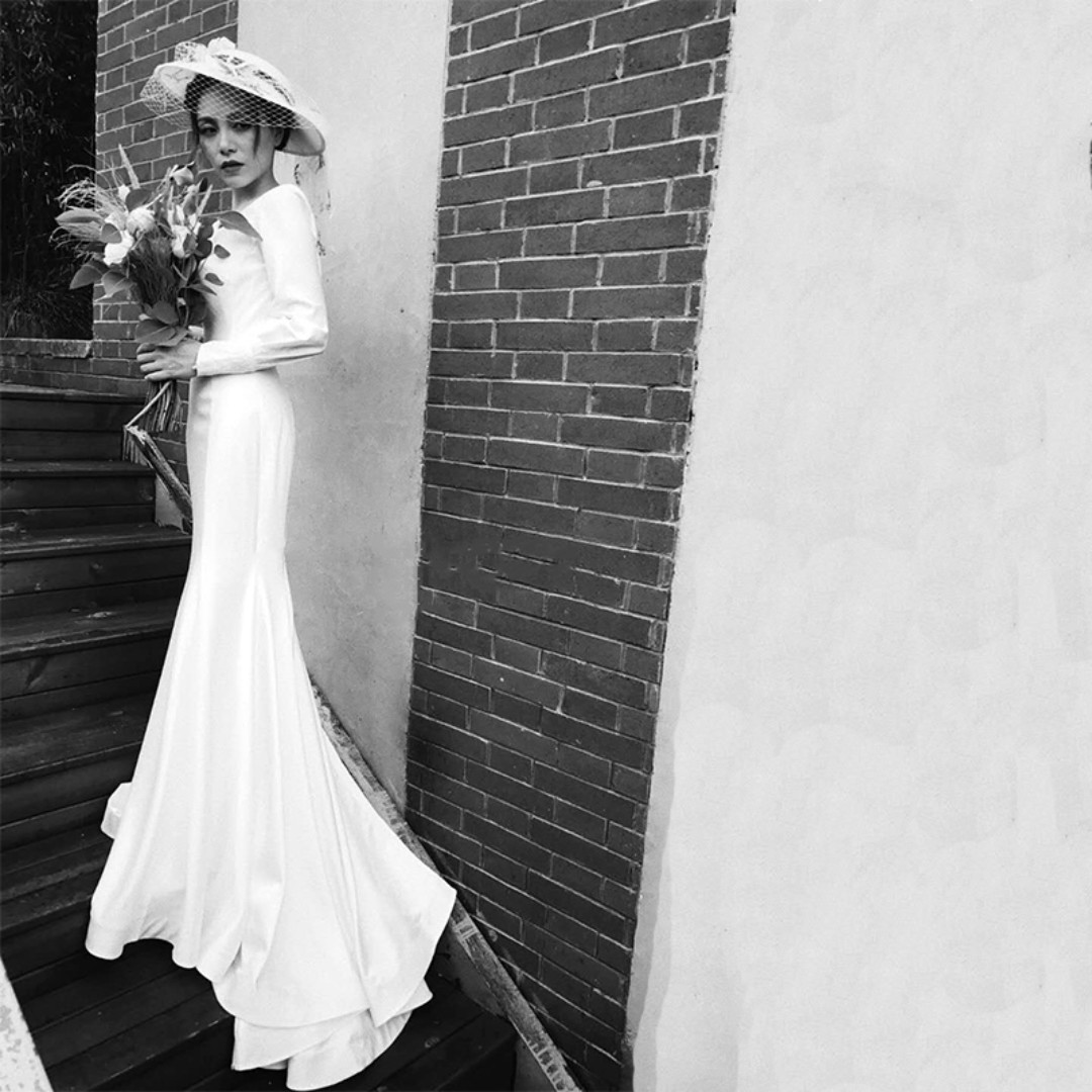 Wedding Collection British Vintage Style Long Sleeve V Back Design