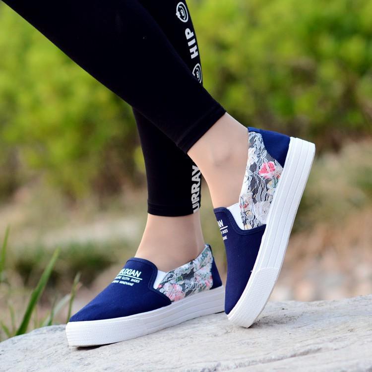 Flat sport shoes hot sale