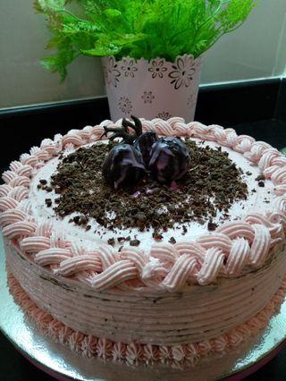 Strawberry flavor birthday cake