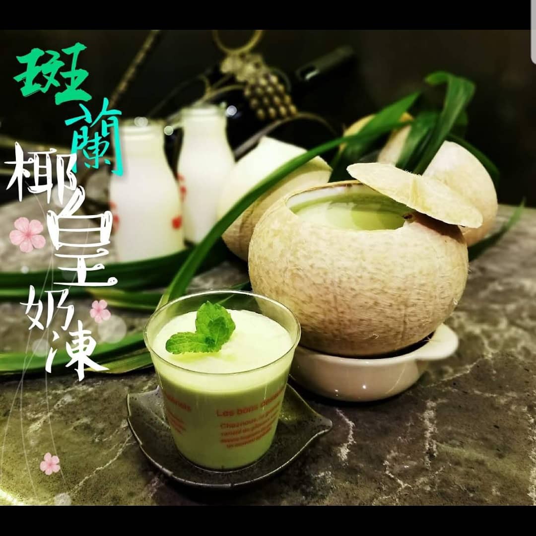 ***自家制***椰皇斑蘭奶凍, 嘢食 & 嘢飲, 本地食物 - Carousell