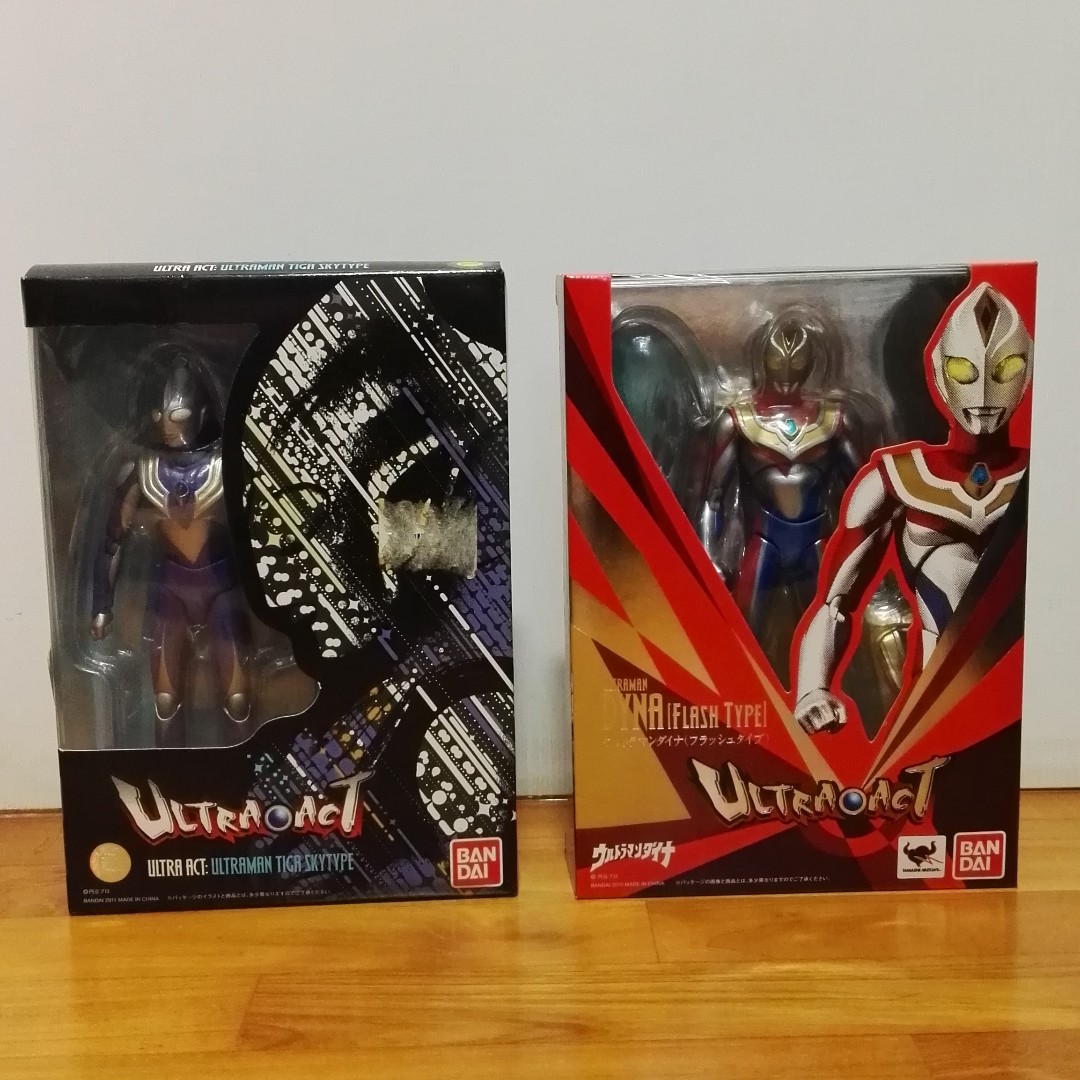 Bandai Ultra Act Ultraman Dyna Flash Type With Free Tiga Sky Type And Brother S Mantle Hobbies Toys Toys Games On Carousell