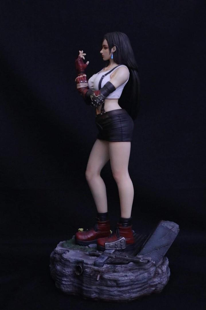 final fantasy statue