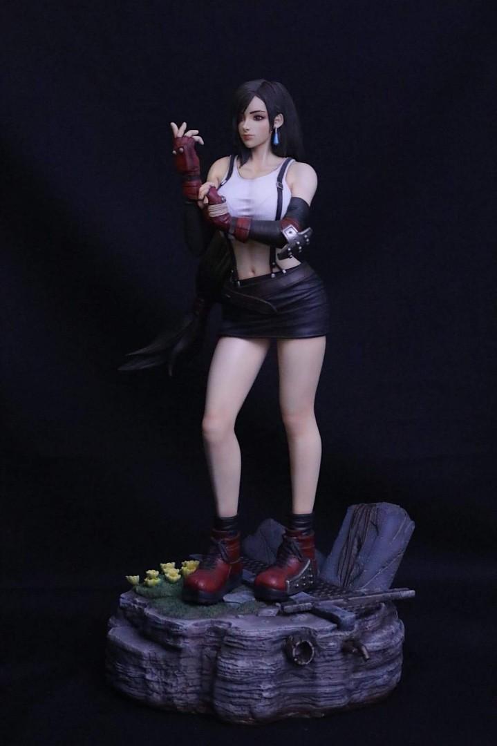 final fantasy statue