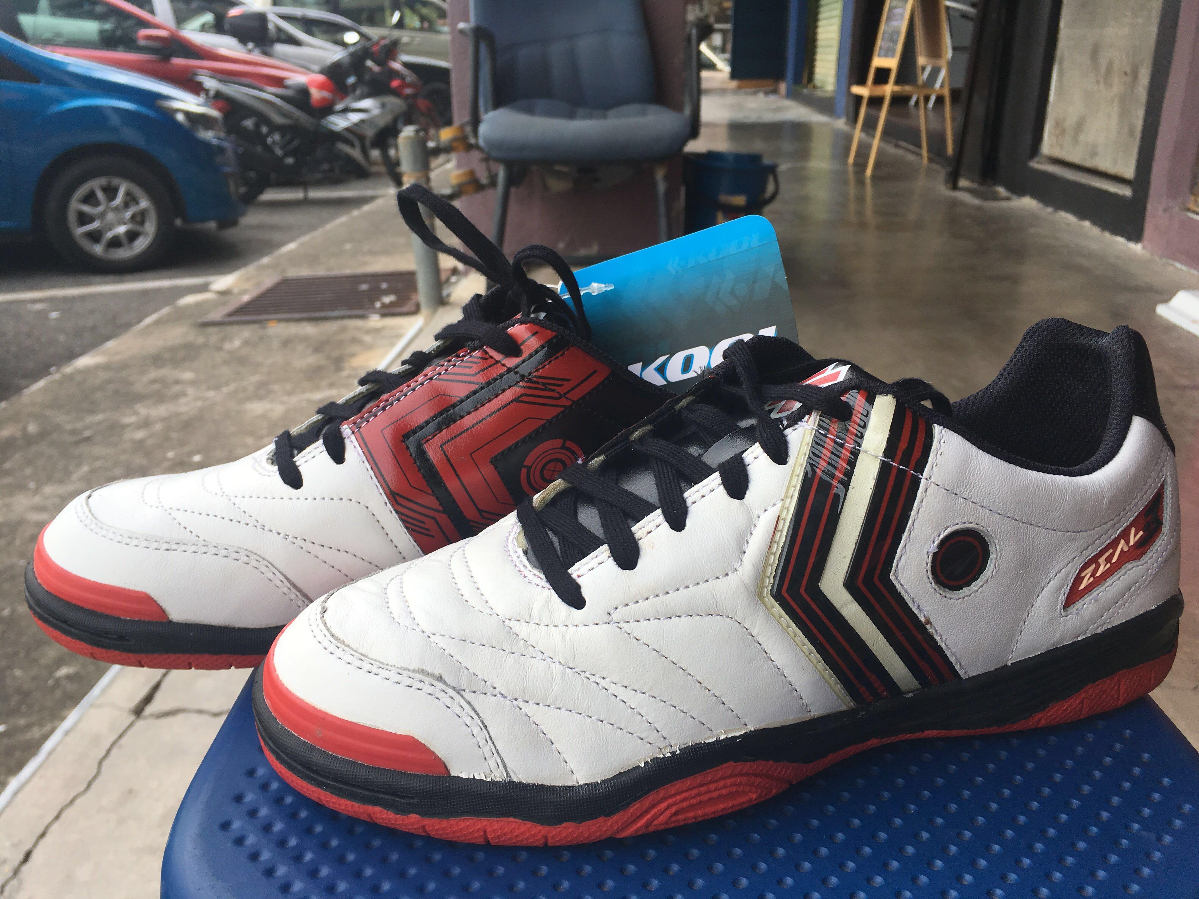 Kasut futsal kool new arrivals