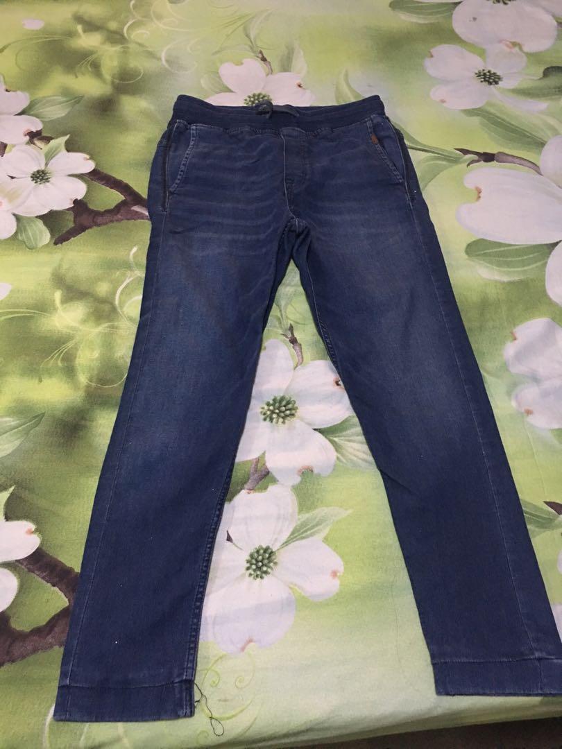 blue maong pants