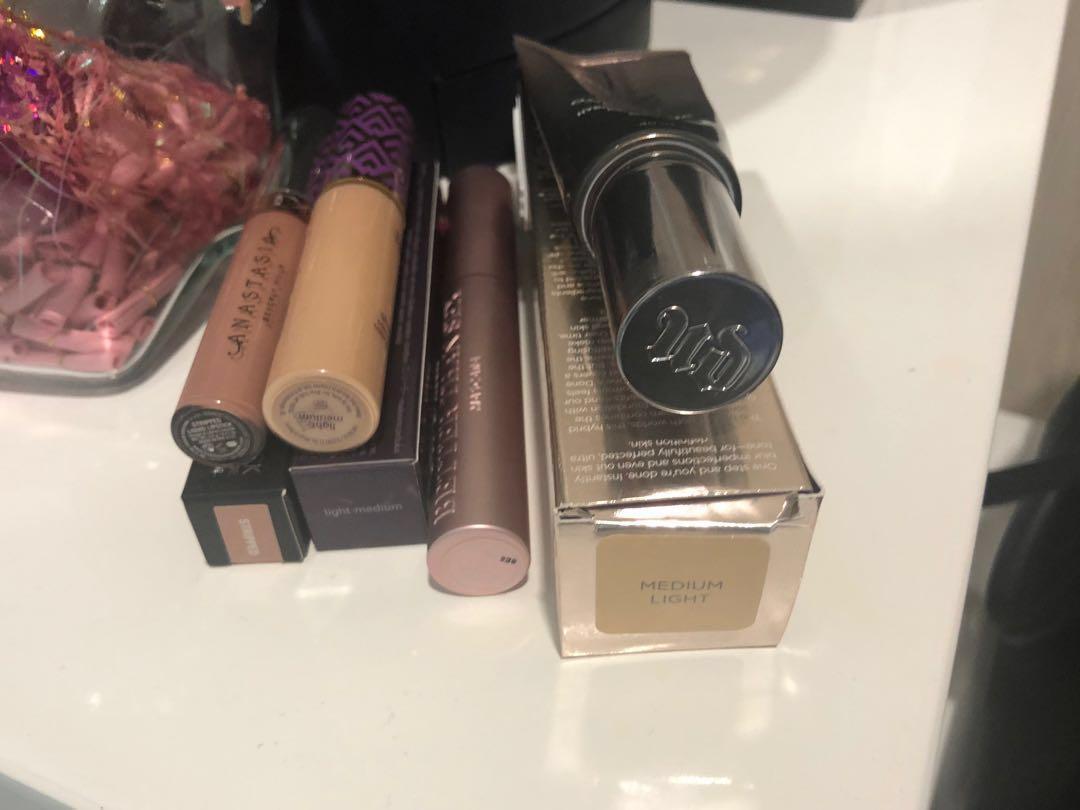 Make up bundle (Category: Makeup) located in Singapore. Submitted by ladan (Listing ID 224466326, Image 2). Description: Good as new, only used 3 times .