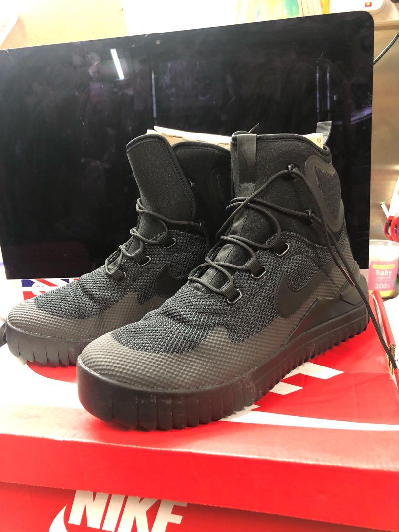 nike air wild mid