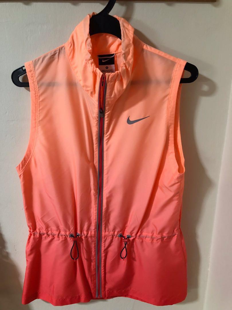 nike sleeveless jacket womens