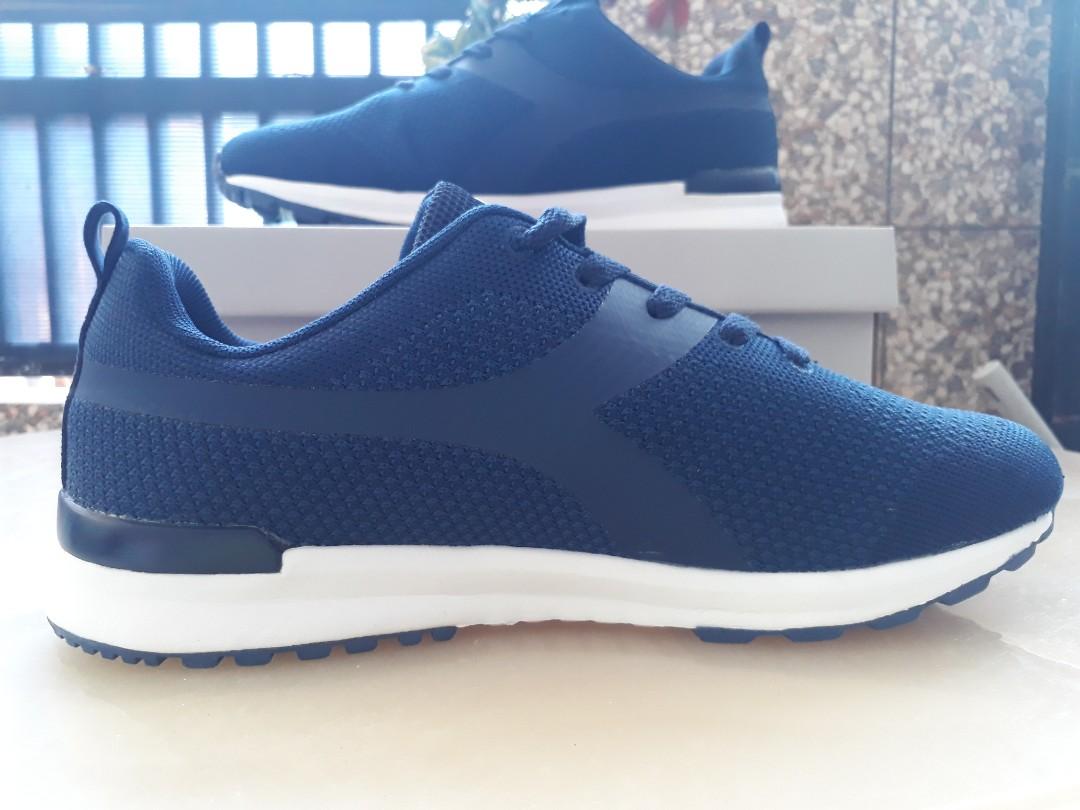 Flash Sale Sepatu Diadora Cowok Original Size 42 Navy Blue Biru Fesyen Pria Sepatu Sneakers Di Carousell