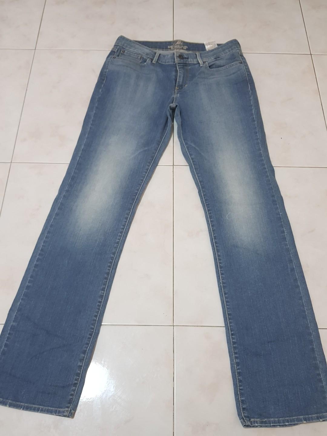 levis slight curve classic straight leg