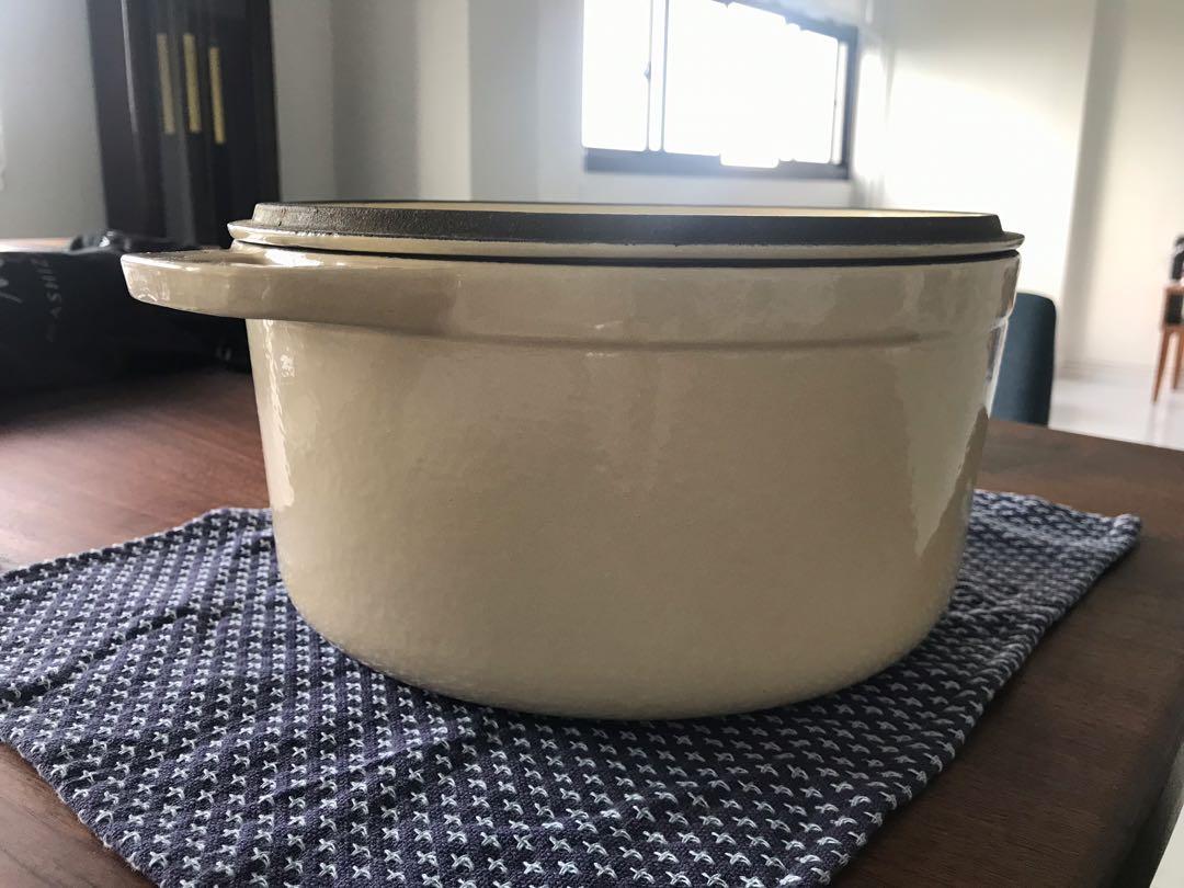 Martha Stewart 5.5L enamel Dutch oven, Furniture & Home Living