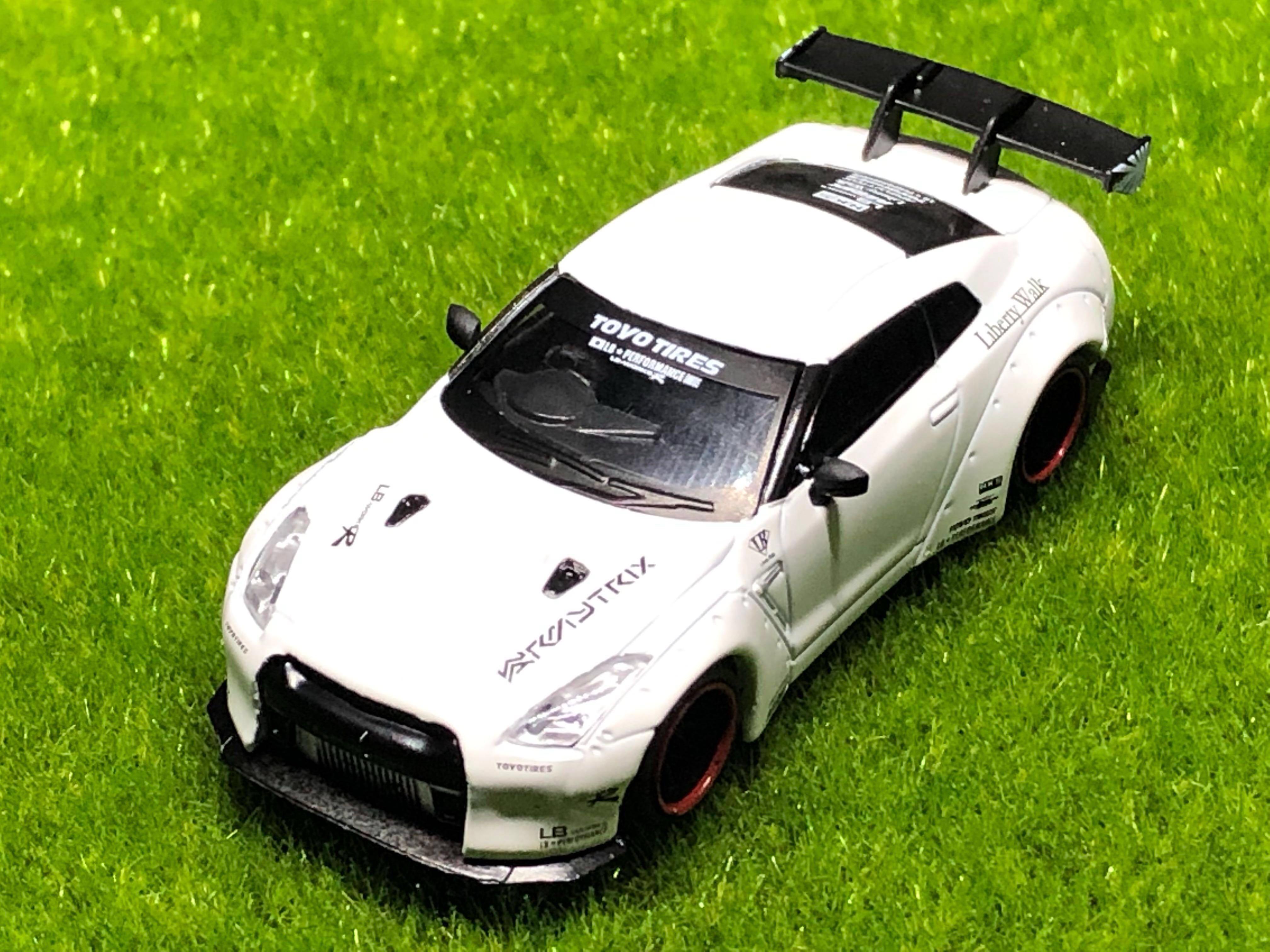 ミニカー MINIGT LIBERTY WALK Nissan GT-RR35White MINI GT 9