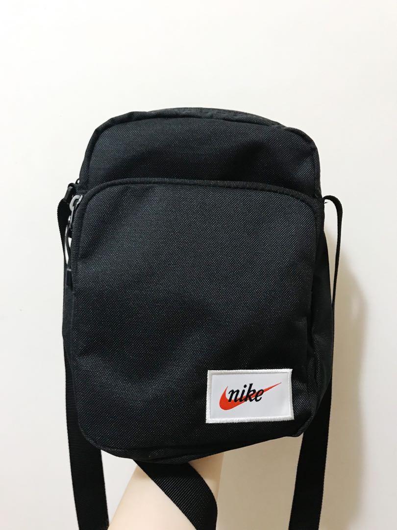 nike heritage smit label