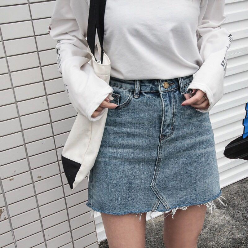 ripped denim skirt outfit