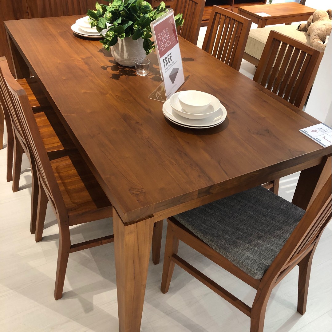 Scanteak store dining table