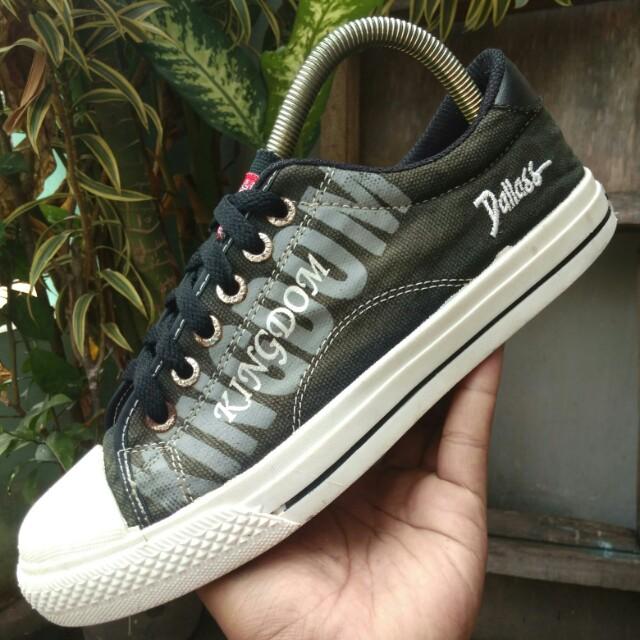 Sepatu Dallas Kingdom Fesyen Pria Sepatu Sneakers Di Carousell