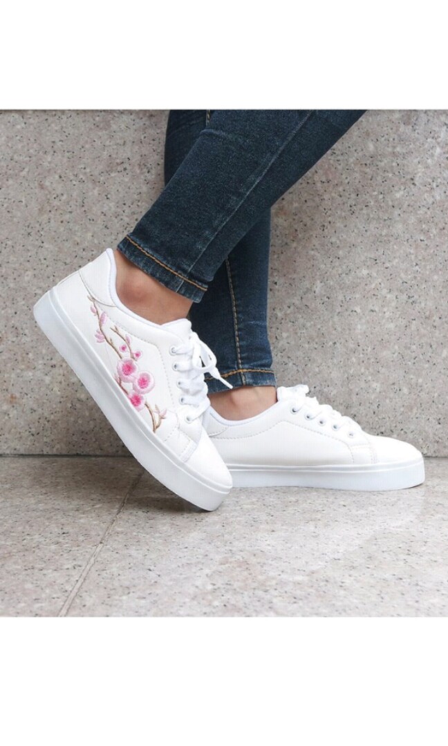 Sepatu Putih Wanita Sepatu Murah Wanita Sepatu Terbaru Wanita Sneakers Wanita Sepatu Casual Fesyen Wanita Sepatu Di Carousell
