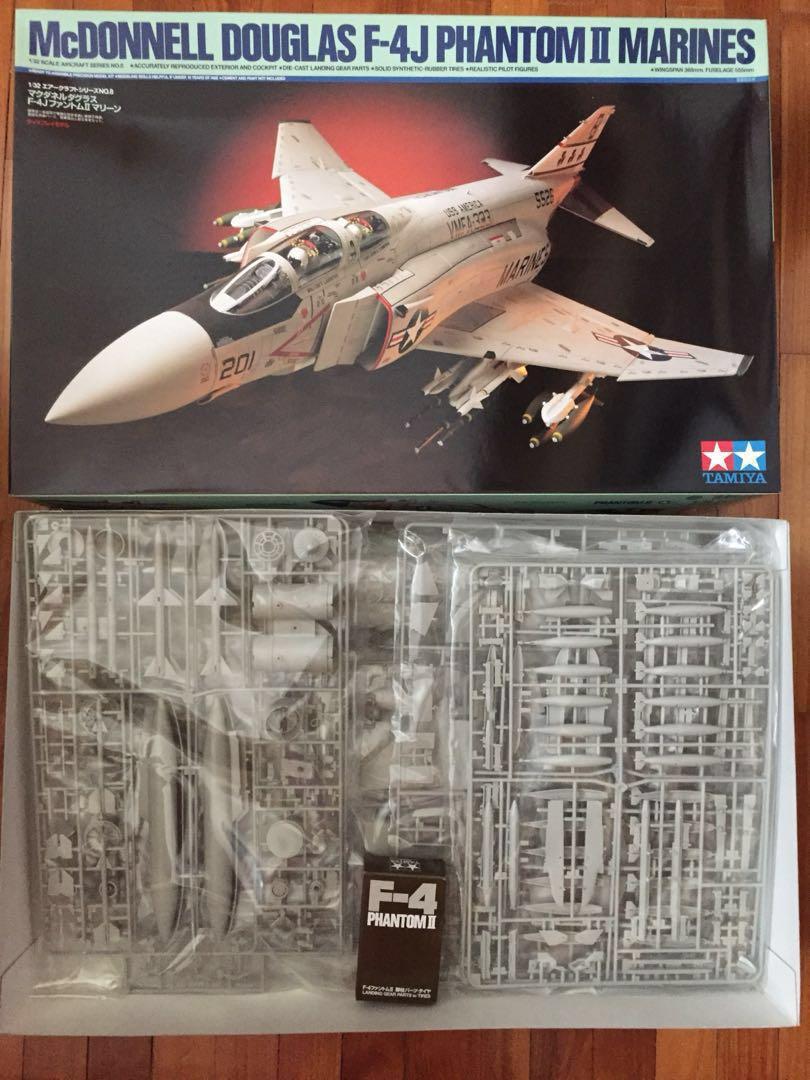 Maquette Avion de chasse F-4J Phantom II à assembler et à peindre REVELL REV03941 | Collect World