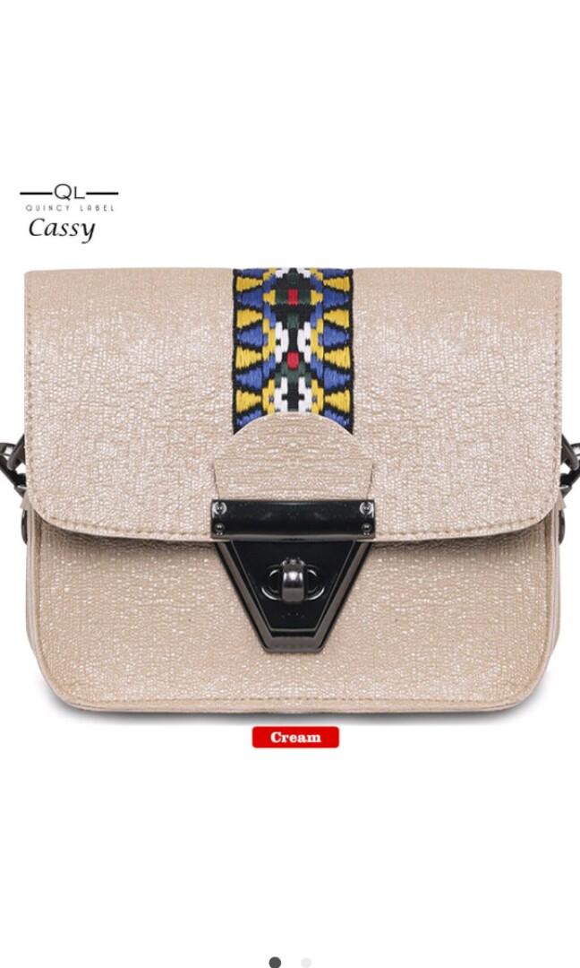 Model Tas Tangan Wanita Untuk Pesta : Tas Pesta - Clutch Bag @taspestaku: Sandal dan Tas Pesta ... / Tas tangan untuk wanita ini hadir dengan bahan berkualitas kuat dg warna kombinasi silver dan hitam.