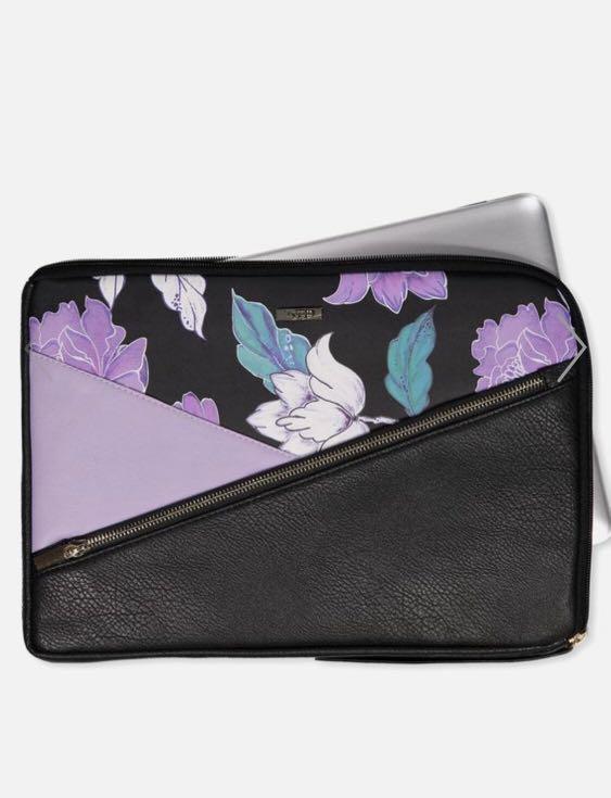 Typo Laptop Bag 13 Inch Telepon Seluler Tablet Aksesoris Tablet Handphone Aksesoris Ponsel Di Carousell