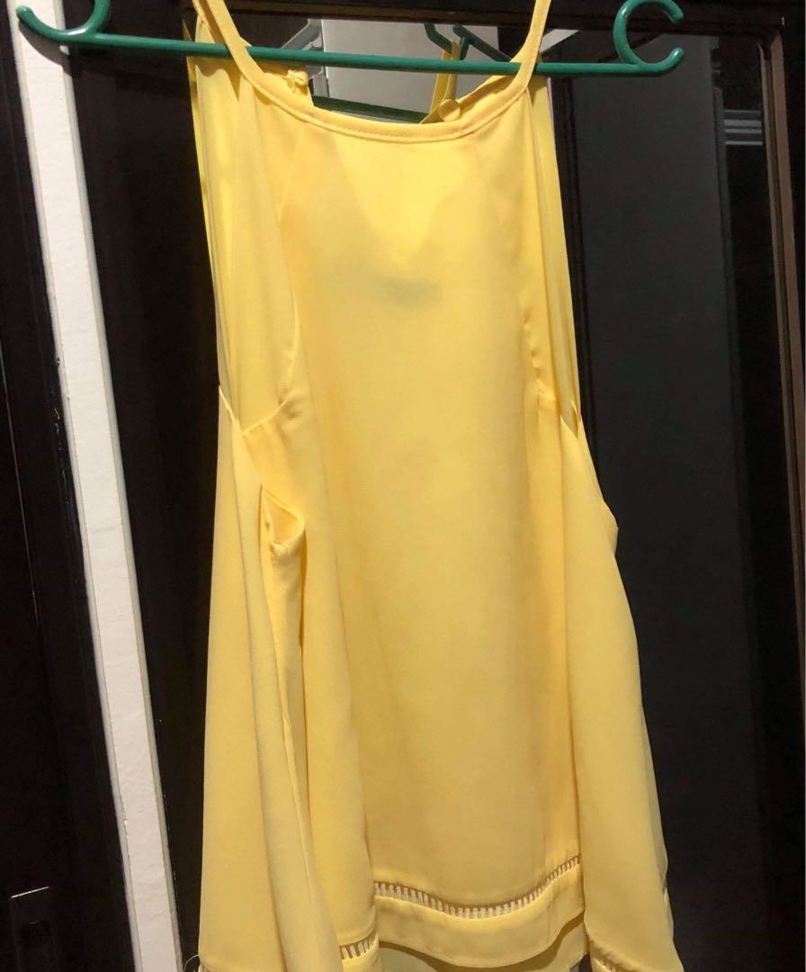 Woman sleeveless top (Category: Sleeveless) located in Zamboanga. Submitted by cloudx44 (Listing ID 224872848, Image 1). Description: Used only once in baguio In perfect condition RFS: my girlfriend’s closet decluttering 🤷‍♂️.
