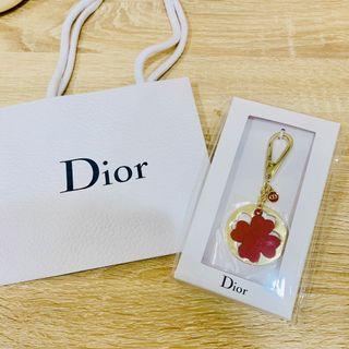 Dior限量紅色幸運草吊飾