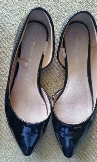 Black leather uppers