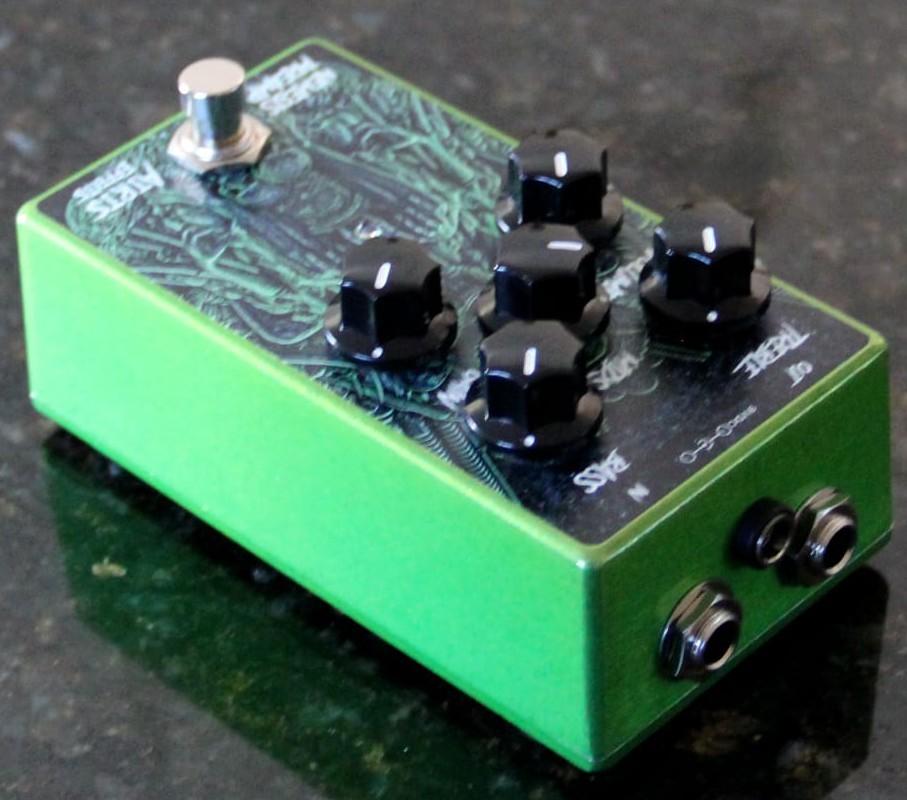 Airis Effects Nemesis Preamp Distortion Pedal, Hobbies & Toys, Music