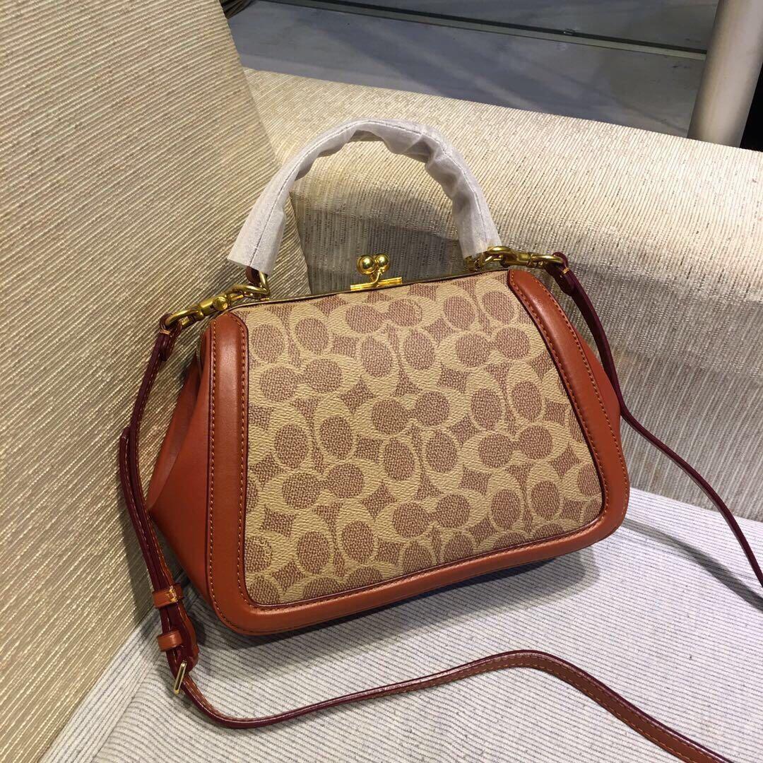 COACH 72684 kisslock