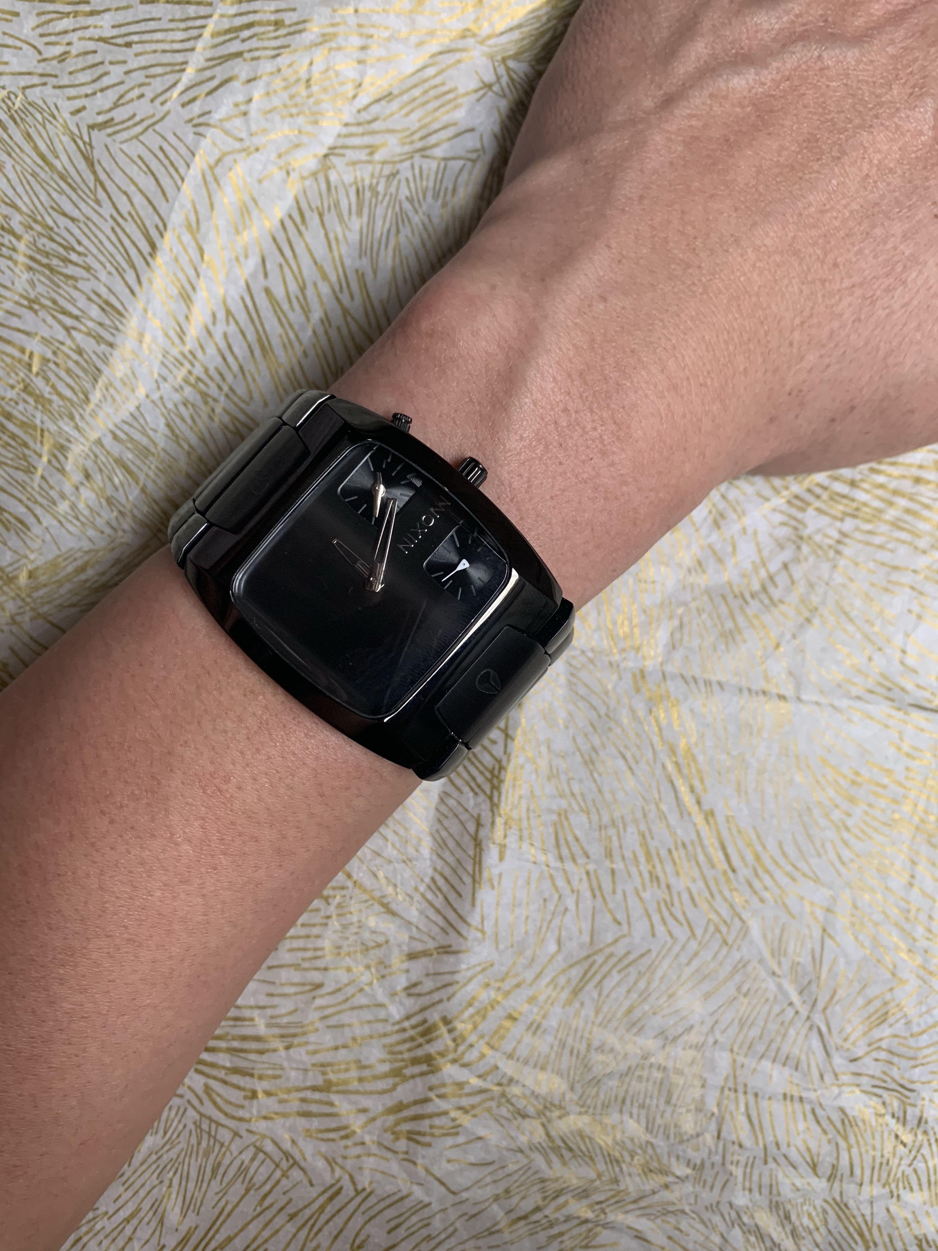 Jam Tangan Nixon, Fesyen Pria, Jam Tangan di Carousell