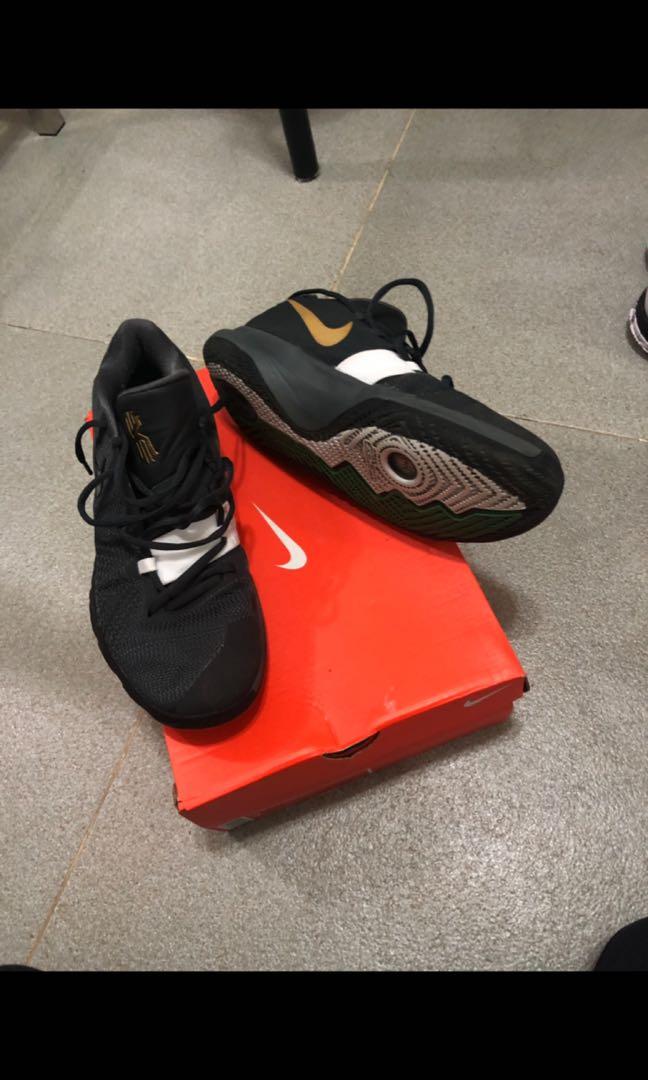 Kyrie flytrap （分類：波鞋）位於 Hong Kong。 由 csc_shing 提交（商品編號 225041343，圖片 1）。簡介： Kyrie flytrap $299 US9 90%新有盒冇單 啱嘅PM 最好北區交收 。