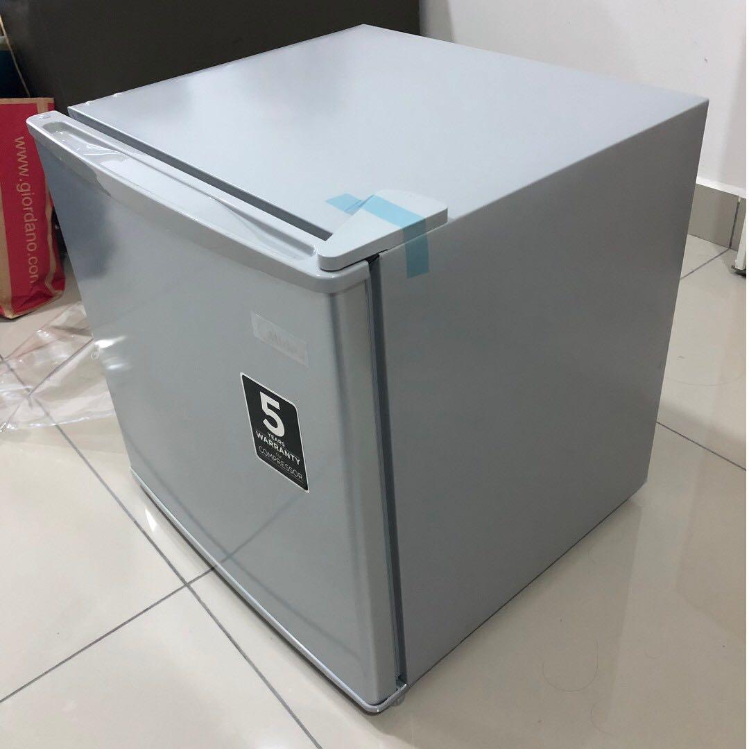 Midea Mini Bar Fridge MS50, TV & Home Appliances, Kitchen Appliances