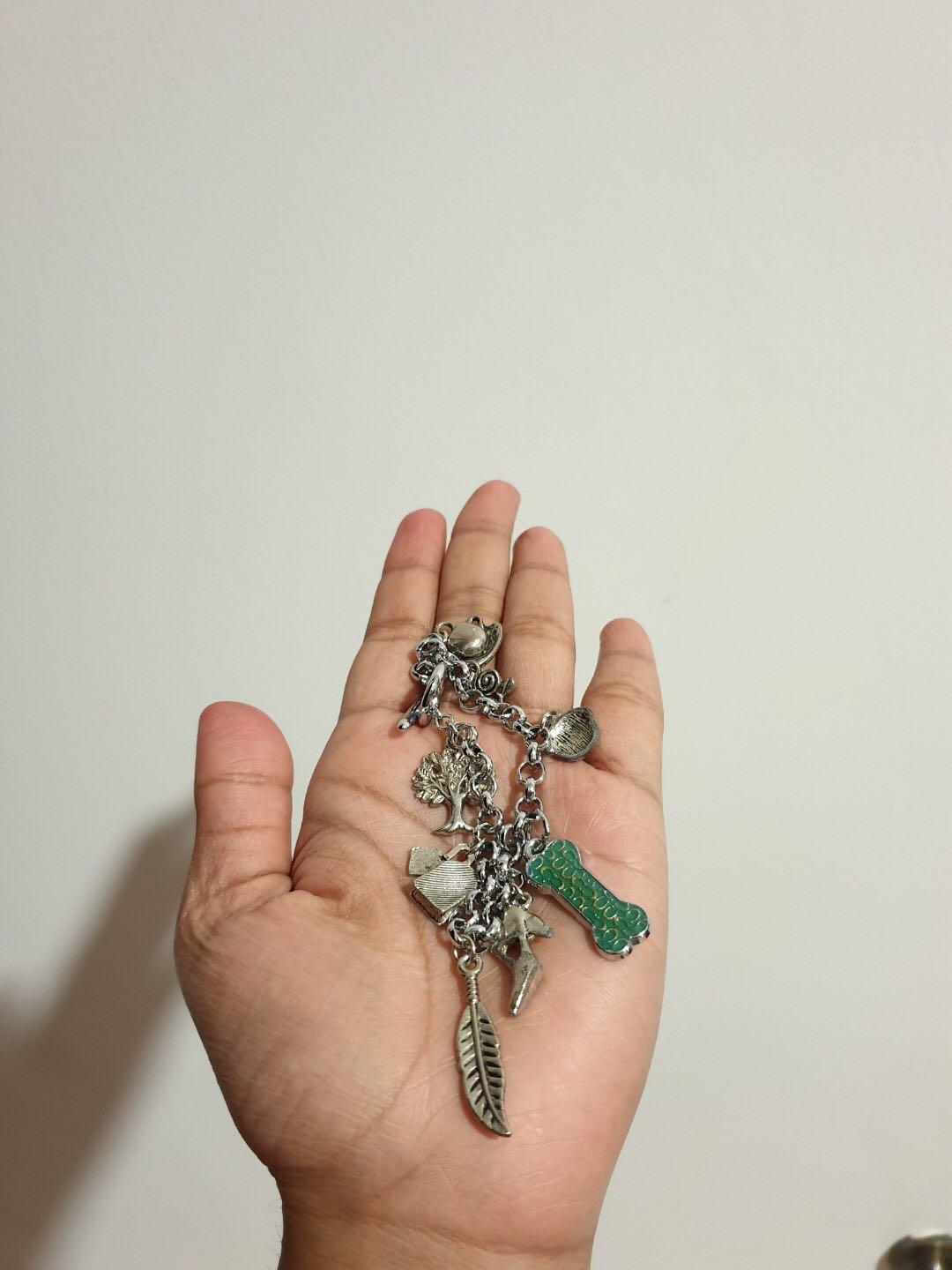 Normal bracelets (Category: Bracelets) located in Singapore. Submitted by pearlqj (Listing ID 225018028, Image 2). Description: Condition: 6/10.