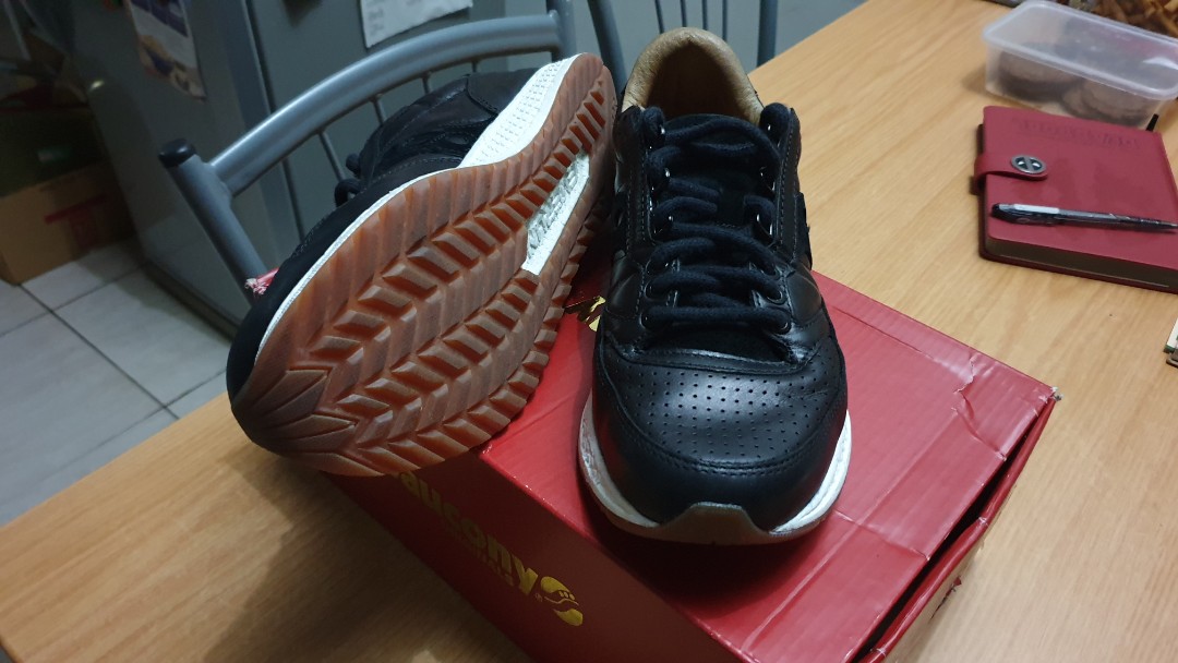 saucony freedom runner leather