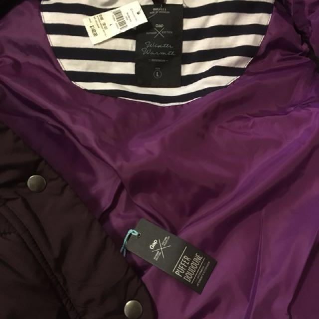 Winter Jacket (Category: Coats, Jackets and Outerwear) located in Singapore. Submitted by jocelynlimse (Listing ID 138288996, Image 4). Description: Size: L / EU 40 / UK 12 / US 8 Brand: Gap.