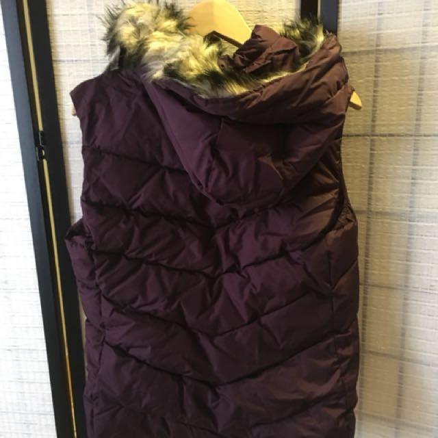 Winter Jacket (Category: Coats, Jackets and Outerwear) located in Singapore. Submitted by jocelynlimse (Listing ID 138288996, Image 2). Description: Size: L / EU 40 / UK 12 / US 8 Brand: Gap.