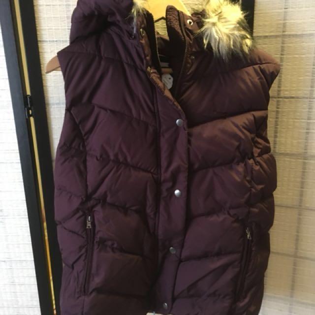 Winter Jacket (Category: Coats, Jackets and Outerwear) located in Singapore. Submitted by jocelynlimse (Listing ID 138288996, Image 1). Description: Size: L / EU 40 / UK 12 / US 8 Brand: Gap.