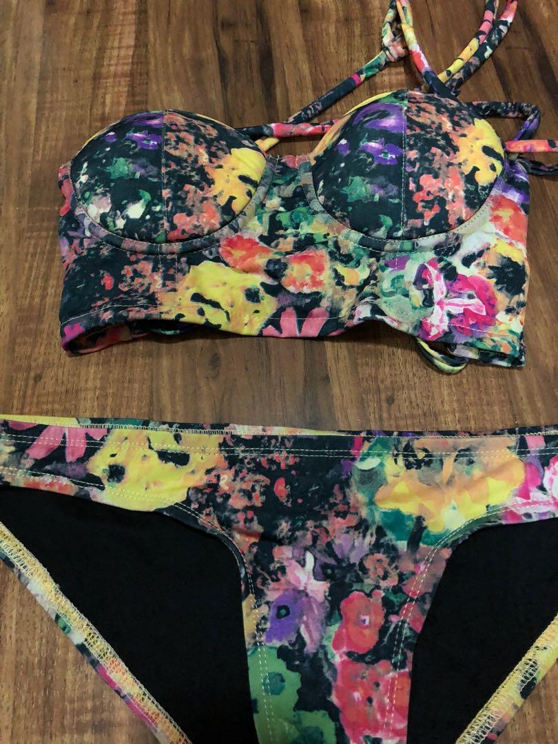 Bikini (Category: Bikinis & Swimsuits) located in Quezon City. Submitted by katdcc (Listing ID 225316347, Image 3). Description: Used once and then stored.