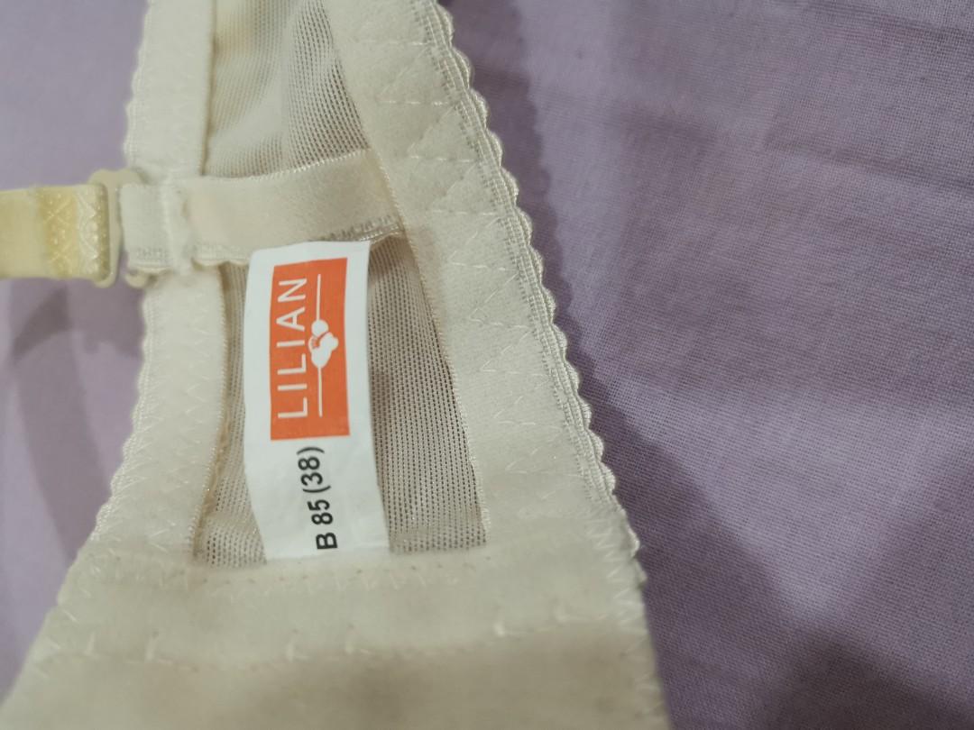 Bra (Category: New Undergarments & Loungewear) located in Klang. Submitted by xuan808 (Listing ID 225291202, Image 3). Description: Used bra, can't wear after pregnant.
