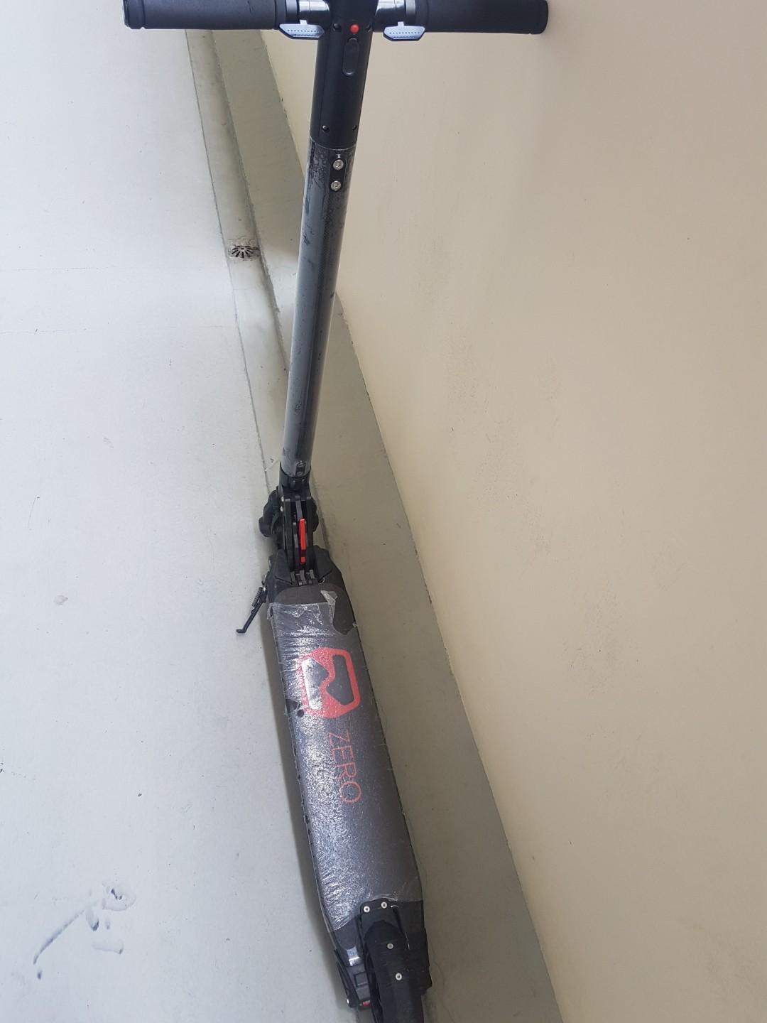 E scooter (Category: E-Scooters & E-Bikes) located in Singapore. Submitted by thewafflechoco (Listing ID 225245708, Image 1). Description: Condition 8/10 Charger purchase yourself ya.