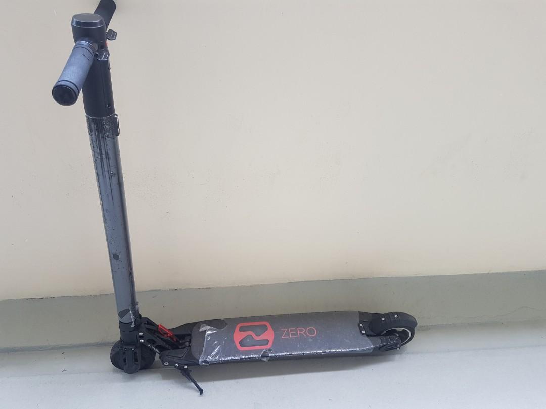 E scooter (Category: E-Scooters & E-Bikes) located in Singapore. Submitted by thewafflechoco (Listing ID 225245708, Image 2). Description: Condition 8/10 Charger purchase yourself ya.